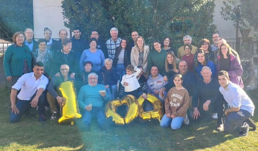 Pilar Holgado Caballero festeja en Navasfrías sus 100 años