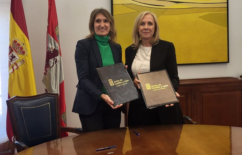 La Junta y Asociación PYFANO renuevan su convenio de programas de formación del profesorado