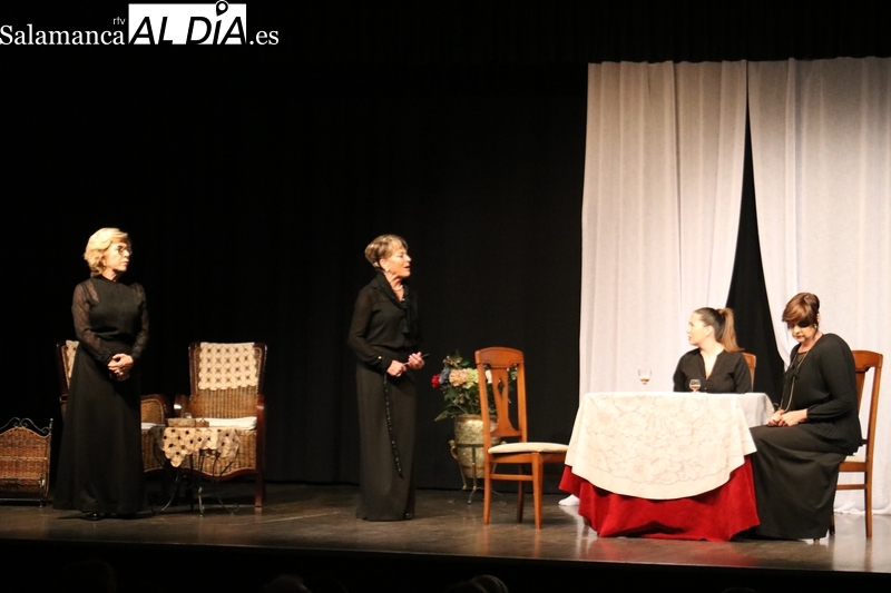Taitantos Teatro pone un excelente broche al Certamen Nacional de Teatro de Vitigudino