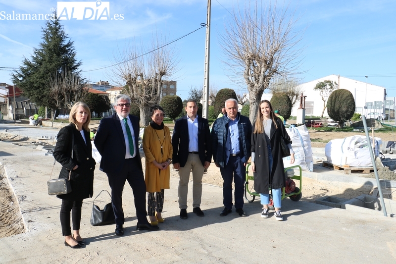 El director de Administración Local de la Junta visita las obras de mejora del acceso norte a Vitigudino