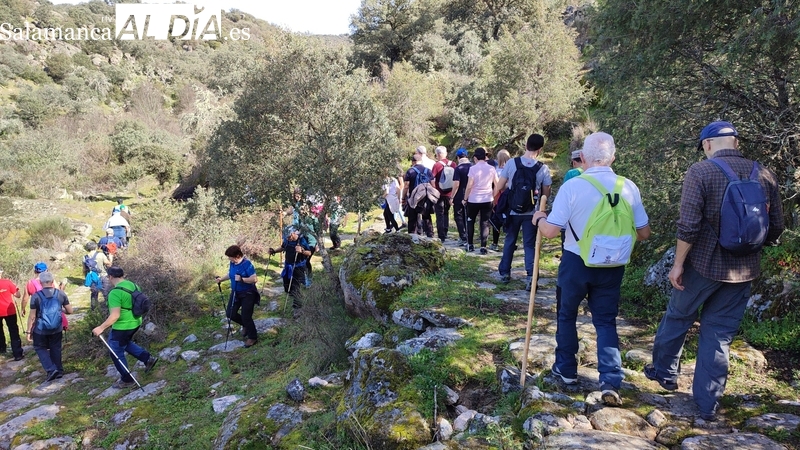 En torno a un millar de personas se congregan en Vilvestre en la XXVII Marcha ‘Arribes del Duero’