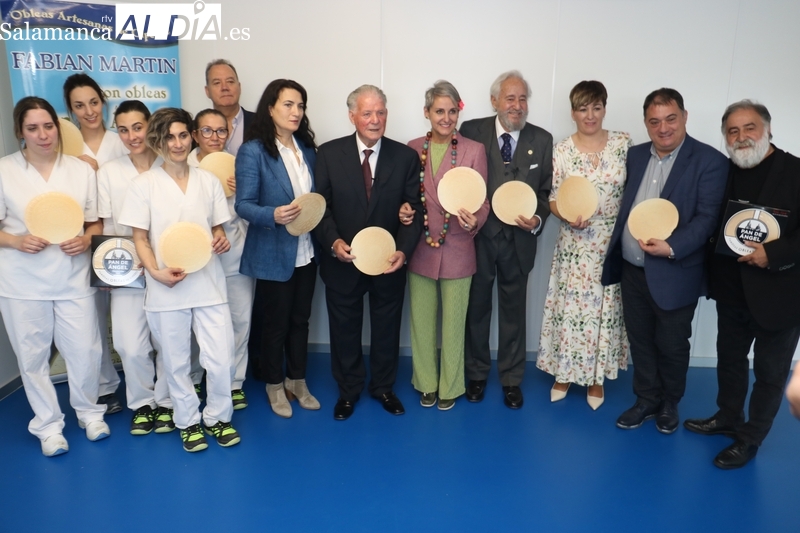 Pan de Ángel entrega a Jaime Royo Villanova la Oblea de Oro 2023