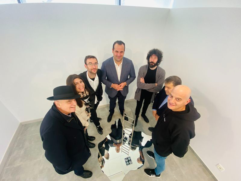 La Sala Delibes de Santa Marta acoge las obras de Manu Sanz, protagonizadas por una realidad imaginaria