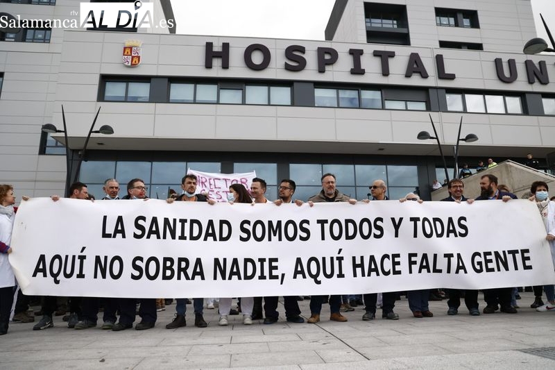 Gritos y pancartas en el Hospital para que no se externalice el servicio de mantenimiento