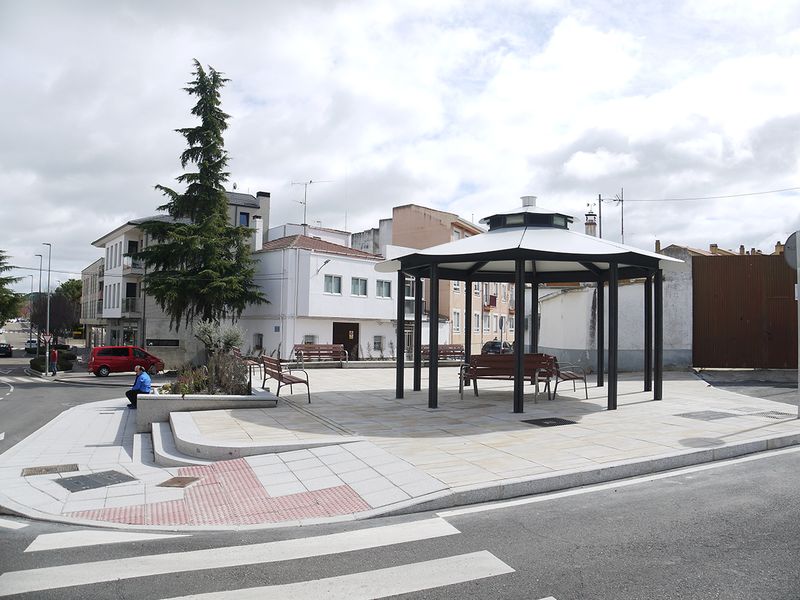 La plaza de la Cilla de Carbajosa ya luce sus mejores galas