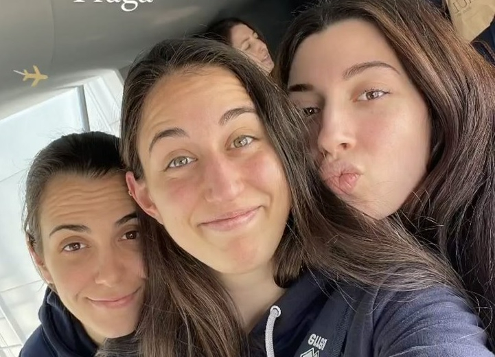 El Perfumerías Avenida, homenajeado hasta por los aires y en un avión