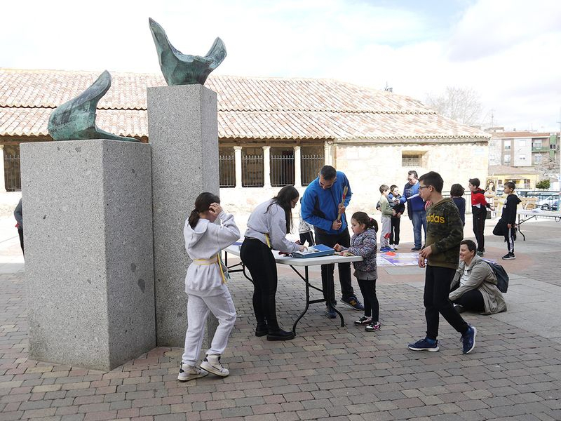 Juego de la oca por la igualdad como homenaje al Día Internacional de la Mujer en Carbajosa