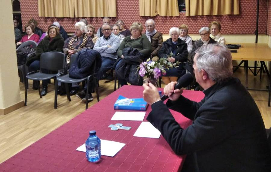 El Obispo culmina el ciclo de conferencias cuaresmales de San Andrés