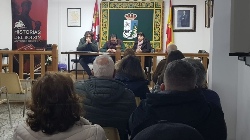 El sacerdote Antonio Risueño presenta en Mieza dos de sus libros
