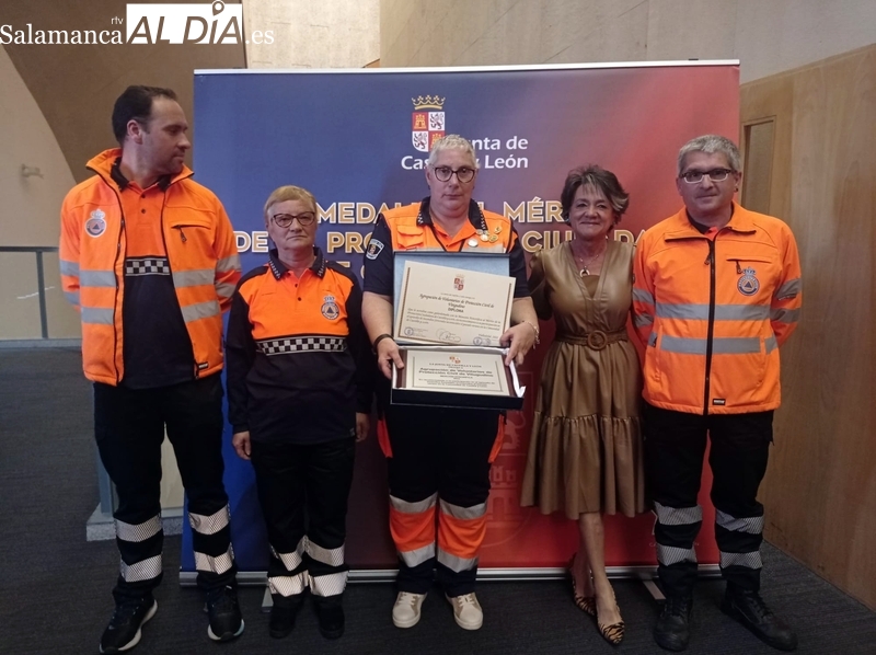 La Agrupación de Voluntarios de Protección Civil de Vitigudino recibe la Mención Honorífica de la Junta