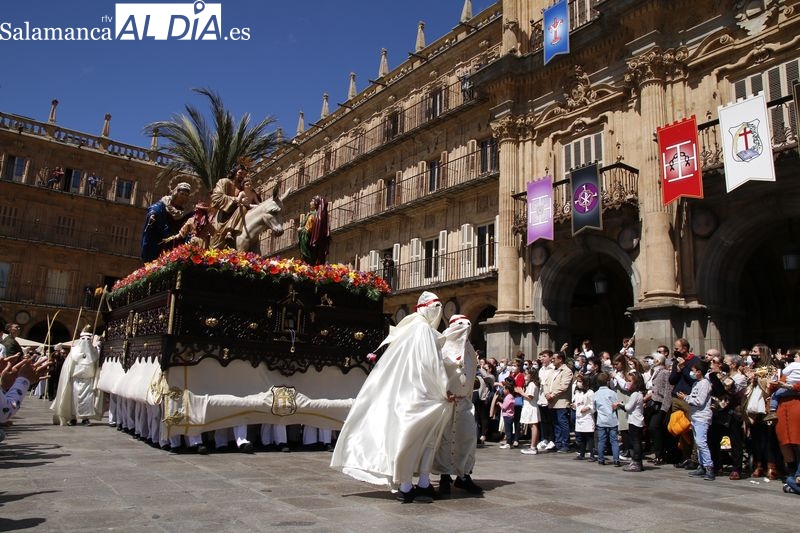 Pasión, alegría y evangelización en las tres procesiones protagonistas del Domingo de Ramos 