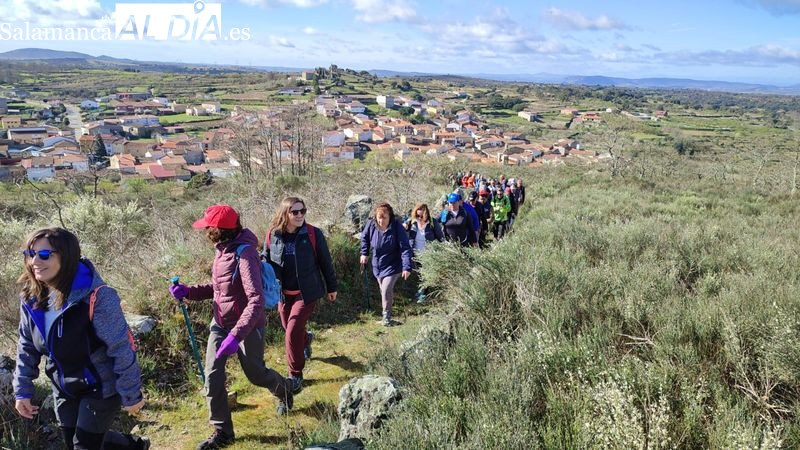 En torno a 800 personas se dan cita en Mieza en la XXVI Ruta de Senderismo ‘Arribes del Duero’