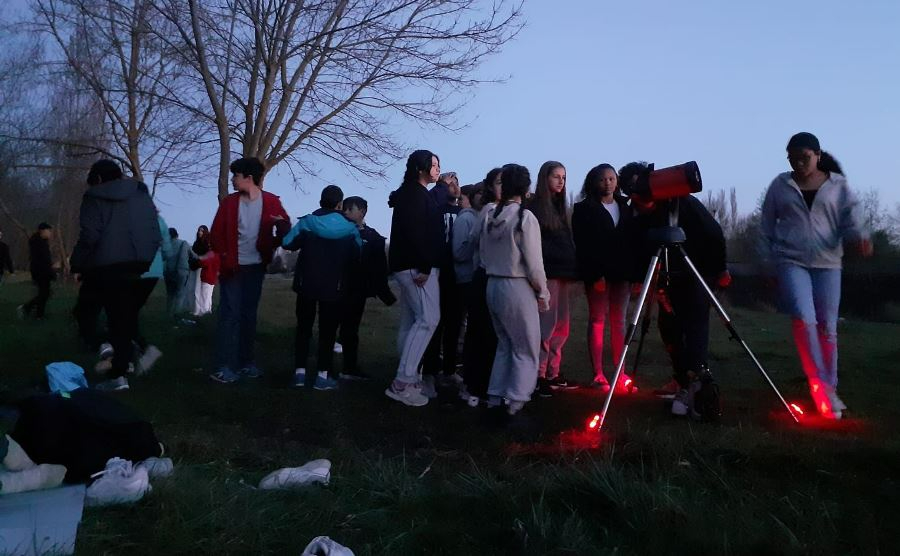 Escolares de Pozuelo de Alarcón se acercan a Ciudad Rodrigo para conocerla astronómicamente