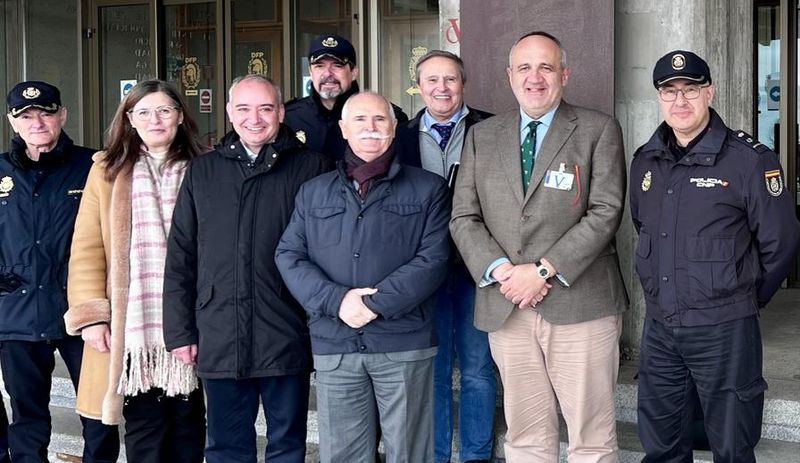 La USAL forma a 400 oficiales de la Policía Nacional