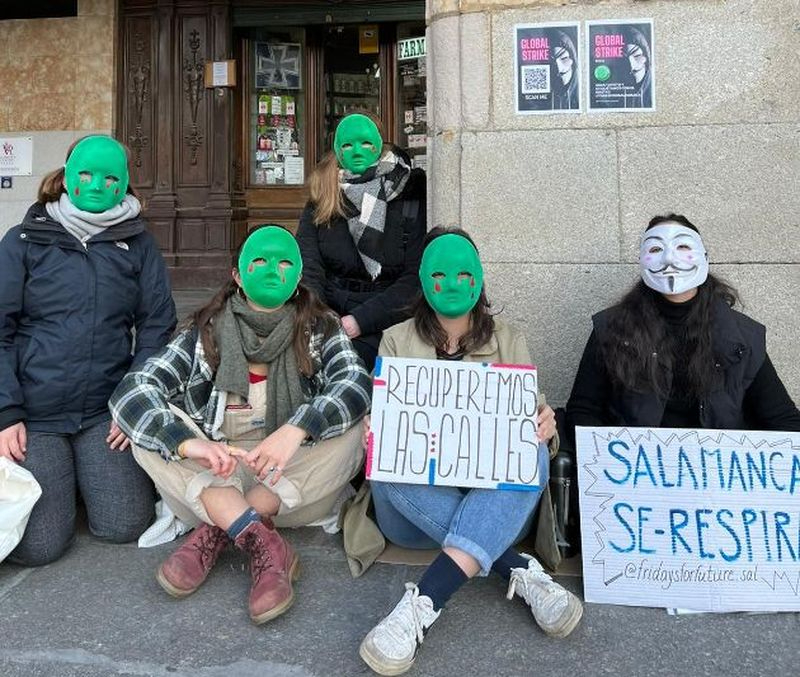 ¿Te has encontrado con gente enmascarada en Salamanca? Este es el motivo