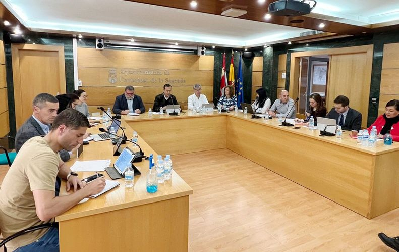 El Ayuntamiento de Carbajosa sustituirá el césped artificial del campo de fútbol y de las pistas de pádel