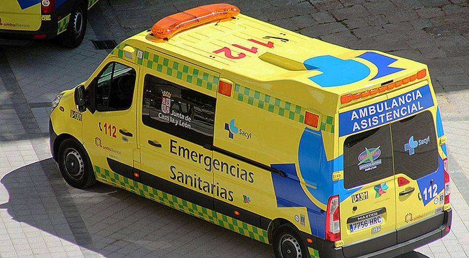 Herido un motorista tras colisionar con un camión en la avenida de Mirat