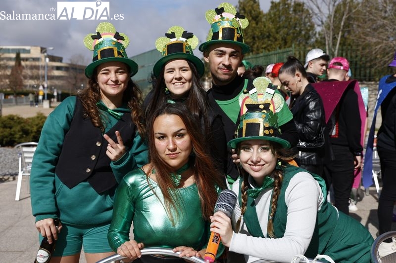 Ambientazo en Salamanca con bailes y disfraces por las fiestas de Enfermería y Fisioterapia