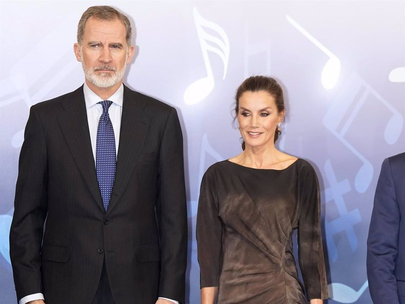 La reina Letizia luce el vestido más sorprendente de esta temporada
