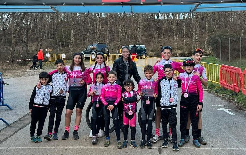 Cuatro medallas para ciclistas del Promesal en Bembibre