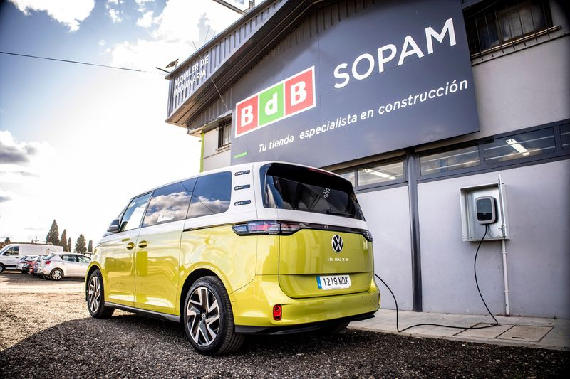 BdB SOPAM, apuesta por la sostenibilidad instalando un punto de recarga de vehículos eléctricos