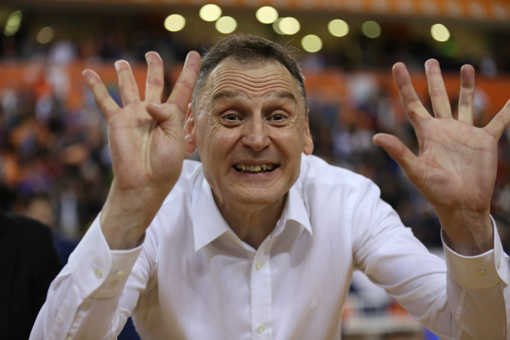 El mensaje de Íñiguez al Perfumerías Avenida tras despedirse de la Euroliga: Mucha suerte en lo que os queda