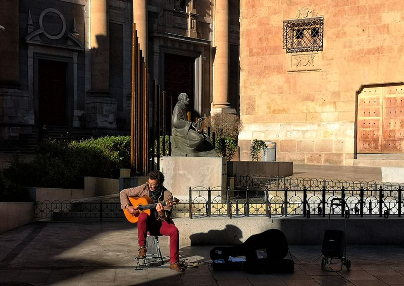  El histórico músico y su colega
