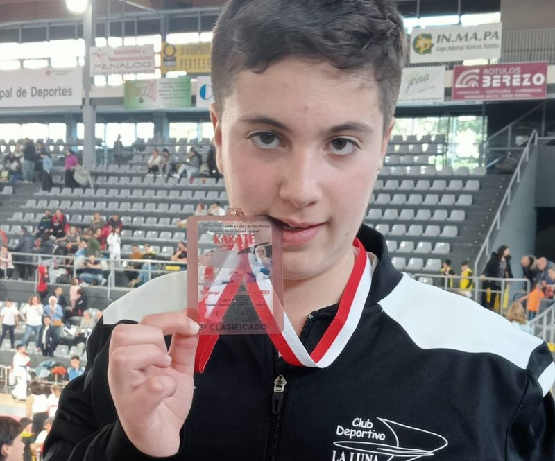 Oliver Fernández consigue el tercer puesto en el Campeonato Regional de Kárate 