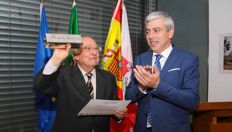 El salmantino Valentín Cabero recibe el premio Eduardo Lourenço en Guarda
