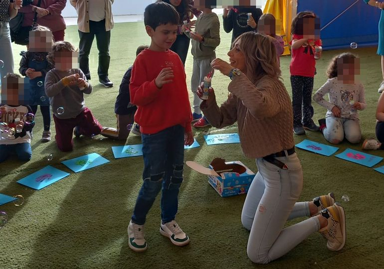 Bea, madre de un niño con autismo: Yo no tengo que cambiar la forma en la que Asier ve el mundo, sino la forma en la que el mundo ve a Asier