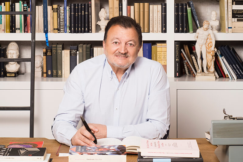 El escritor Alejandro Gándara visitará ‘Mirolibro’ el lunes 20