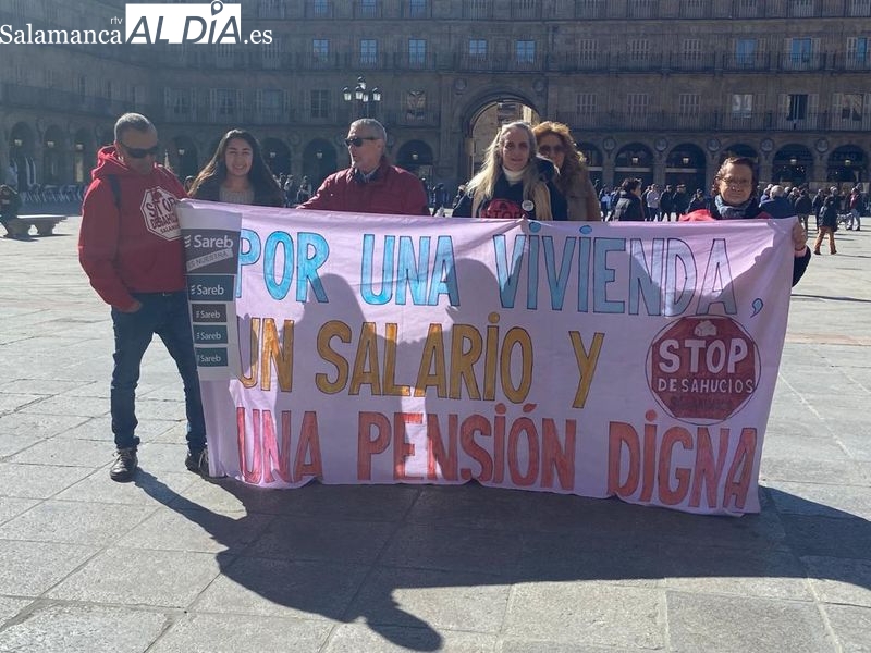 Stop Desahucios se concentra frente al ayuntamiento para hacer fuerza