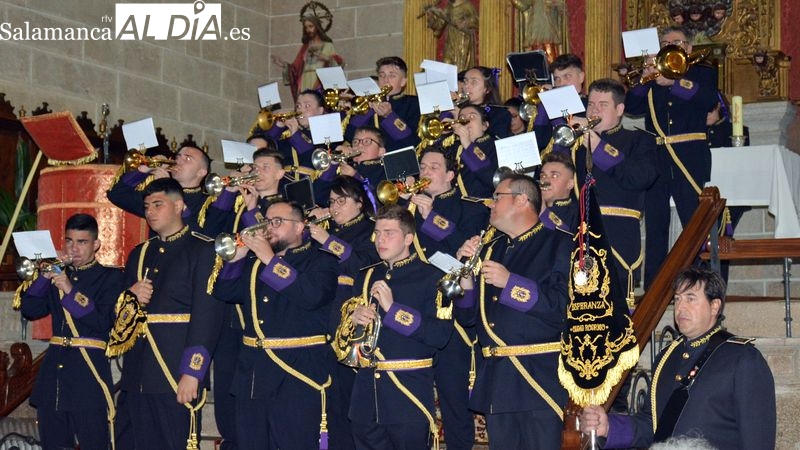 La Banda de Cornetas y Tambores Esperanza abre la Semana Santa en Lumbrales