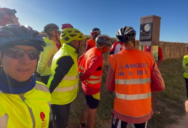Los Amigos de la Bici y la Asociación para la Enseñanza de la Astronomía recorren el Sistema Solar