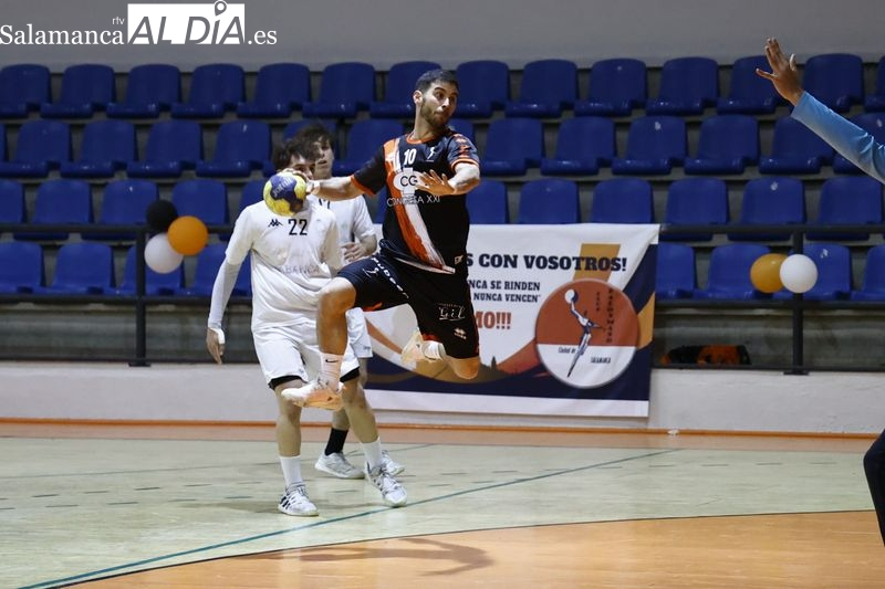 El BM Salamanca supera al Ademar León en el Río Tormes (39-32)