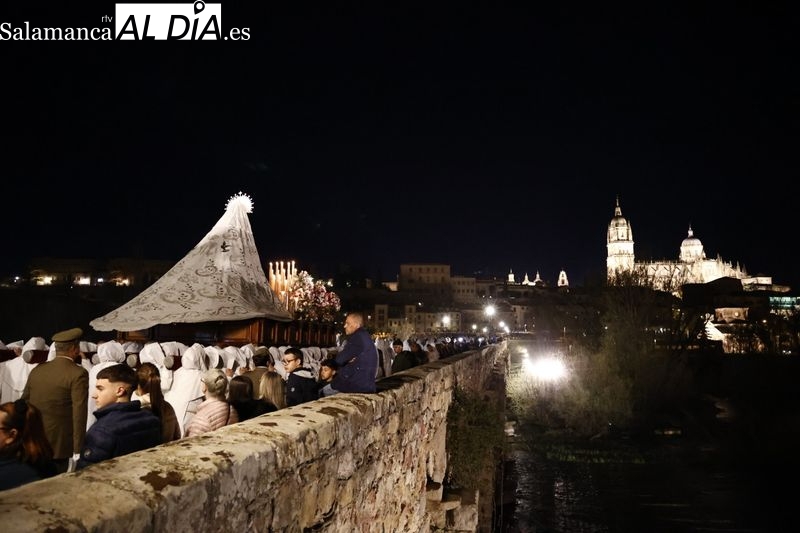 Emocionante procesión del Cristo del Amor y de la Paz