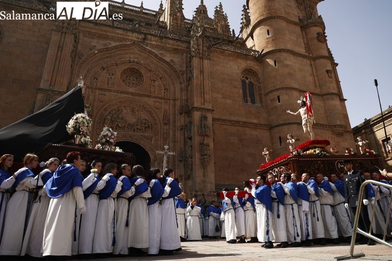 Emotivo encuentro entre Jesús Resucitado y la Señora de la Alegría y procesión conjunta para por fin a la Semana Santa
