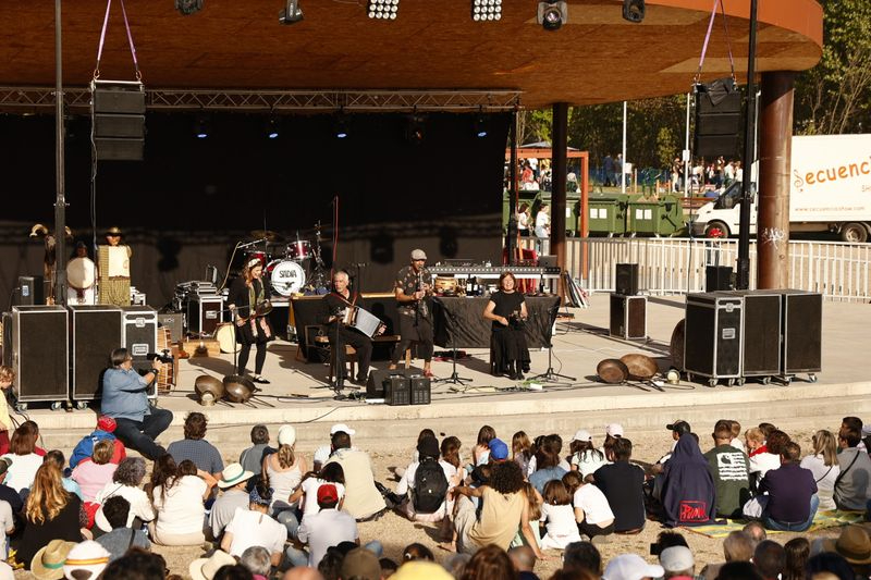 Mayalde pone el ritmo al Lunes de Aguas con su música en el parque Elio Antonio de Nebrija
