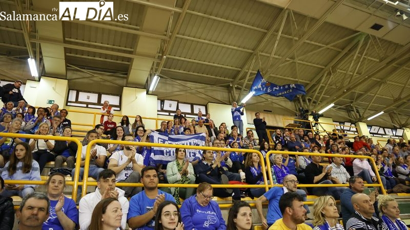 La Marea Azul se lleva la cena a Würzburg para apoyar al Perfumerías Avenida en los playoffs