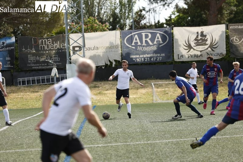 Los veteranos de la UDS honran la memoria de Serafín con el partido contra los del Alzira