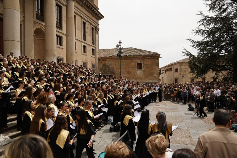 El Coro Tomás Luis de Victoria envuelve con su música Anaya