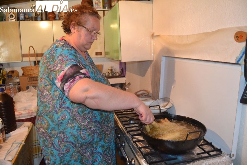Los cuquillos, dulce artesano único en la provincia, listos para volver un año más a las calles de Santiago de la Puebla