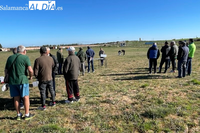 Más de un centenar de pájaros participan en el primer concurso de canto de aves que acoge la ciudad 