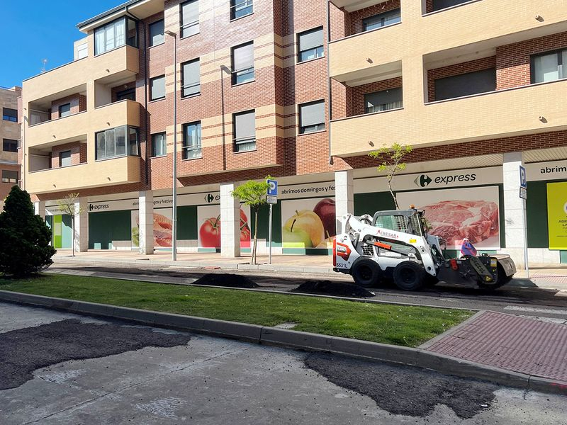 Comienzan a asfaltarse diferentes calles de Carbajosa