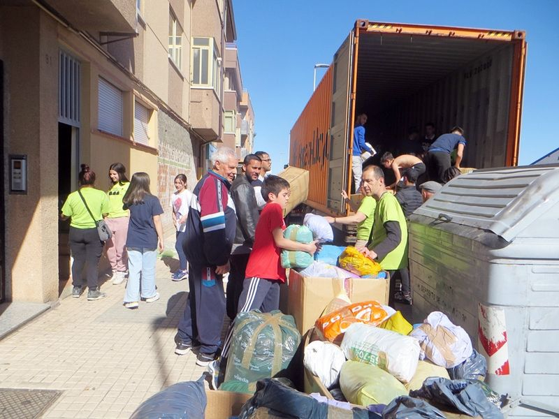 Un nuevo contenedor de ayuda humanitaria parte desde el Ropero de Puente Ladrillo a Paraguay
