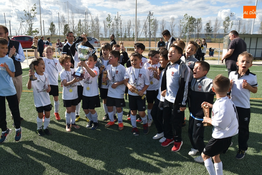 El Benjamín B del Ciudad Rodrigo canta el alirón liguero tras una espléndida temporada