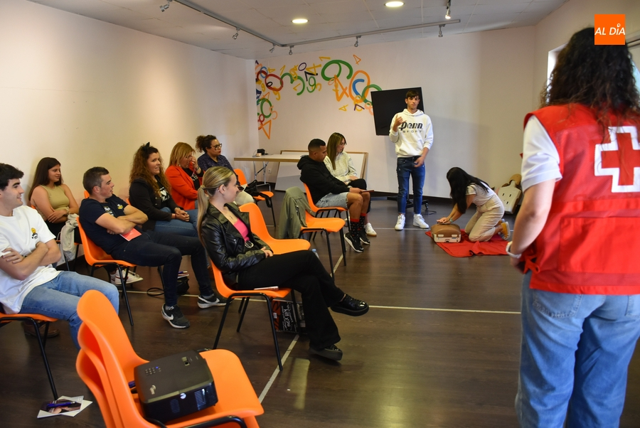 Una quincena de mirobrigenses se forma en el manejo de desfibriladores