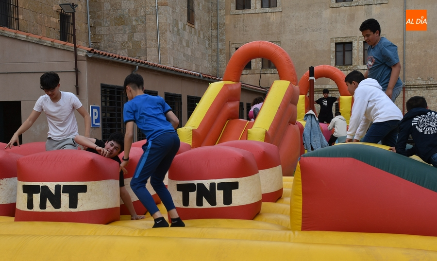 Unos divertidos hinchables, estrella de la Jornada de Puertas Abiertas del Seminario