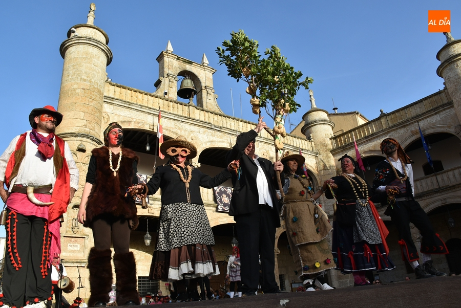 Carlos García Medina es doblemente premiado en una tarde de confraternidad con el Carnaval Hurdano