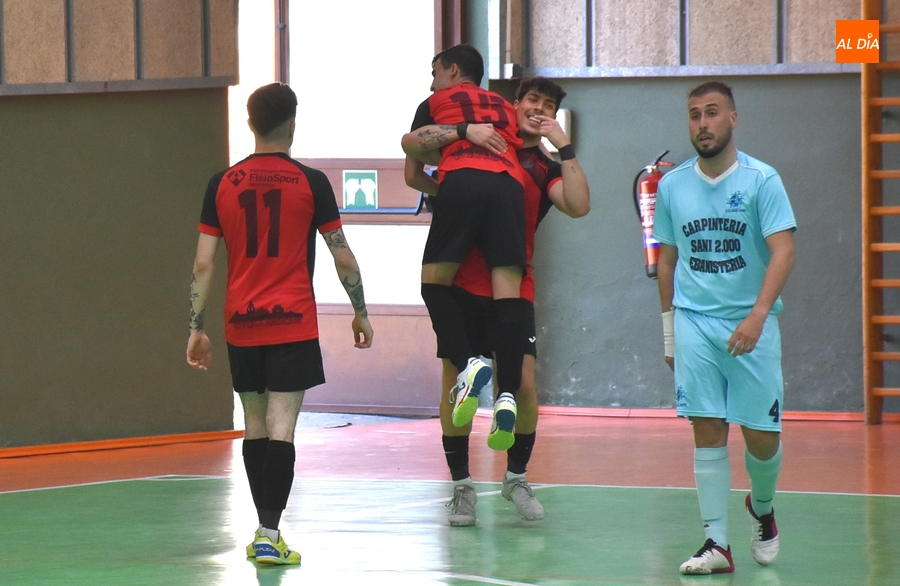 El III Senior cumple el trámite ante el colista, cuyos porteros evitaron una goleada escandalosa